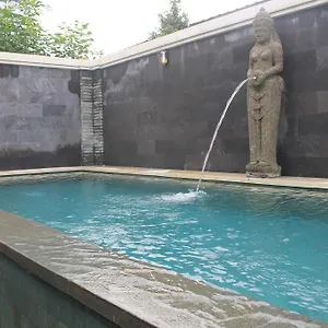 Dewi Antara , Ubud (Bali) Indonesia