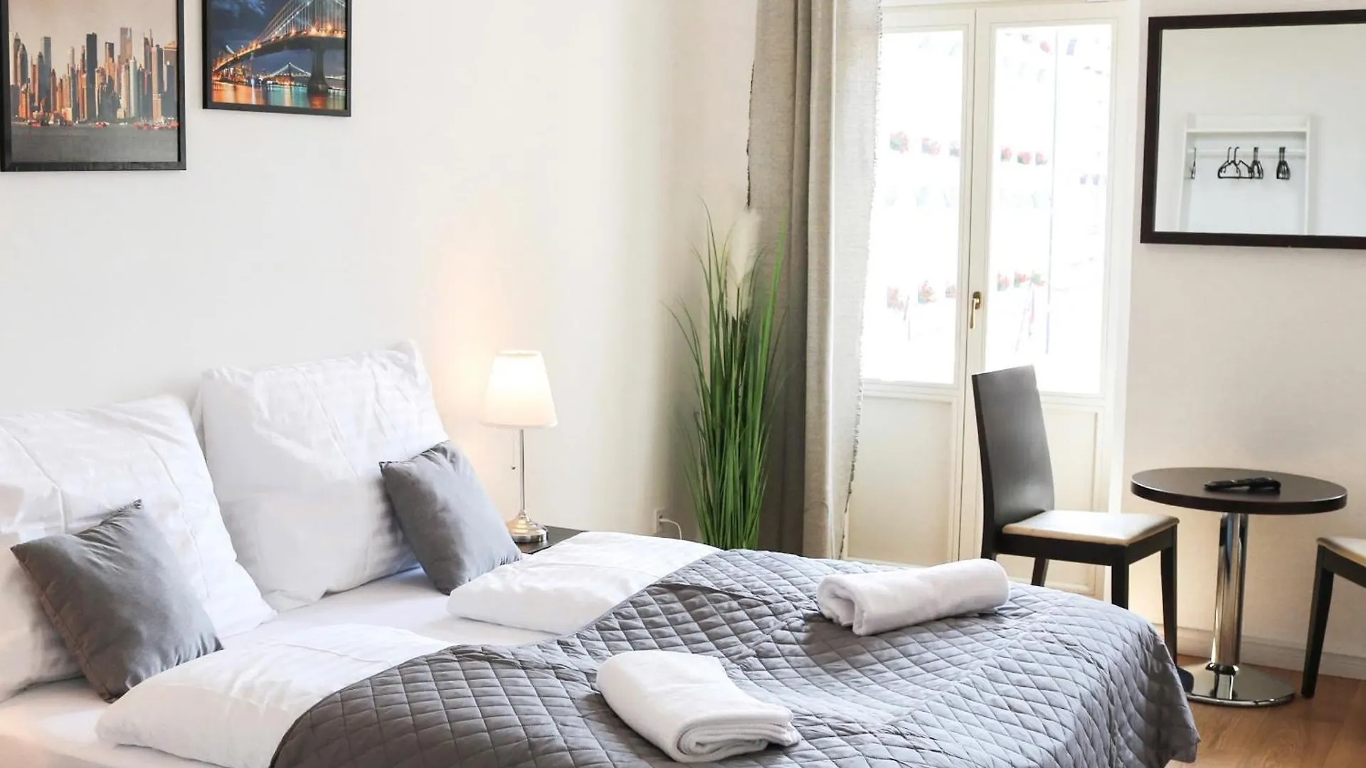Rose Suites And Rooms Прага